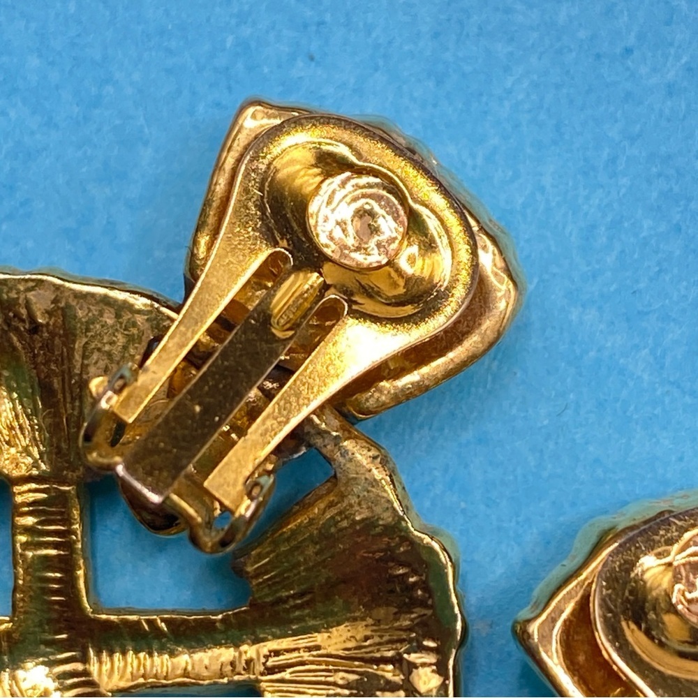 Vintage Door Knocker Gold & Black Enamel Clip-On Earrings - Picture 5 of 8
